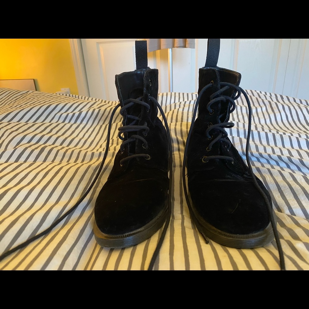 Black Velvet Dr. Martens ankle boots 7 eyelets size EU 39 US 8